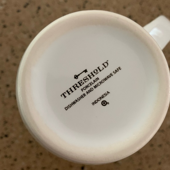 White Porecelain 15 oz Threshold Mug - Picture 2 of 5